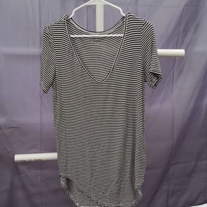 Short sleeve striped t-shirt.